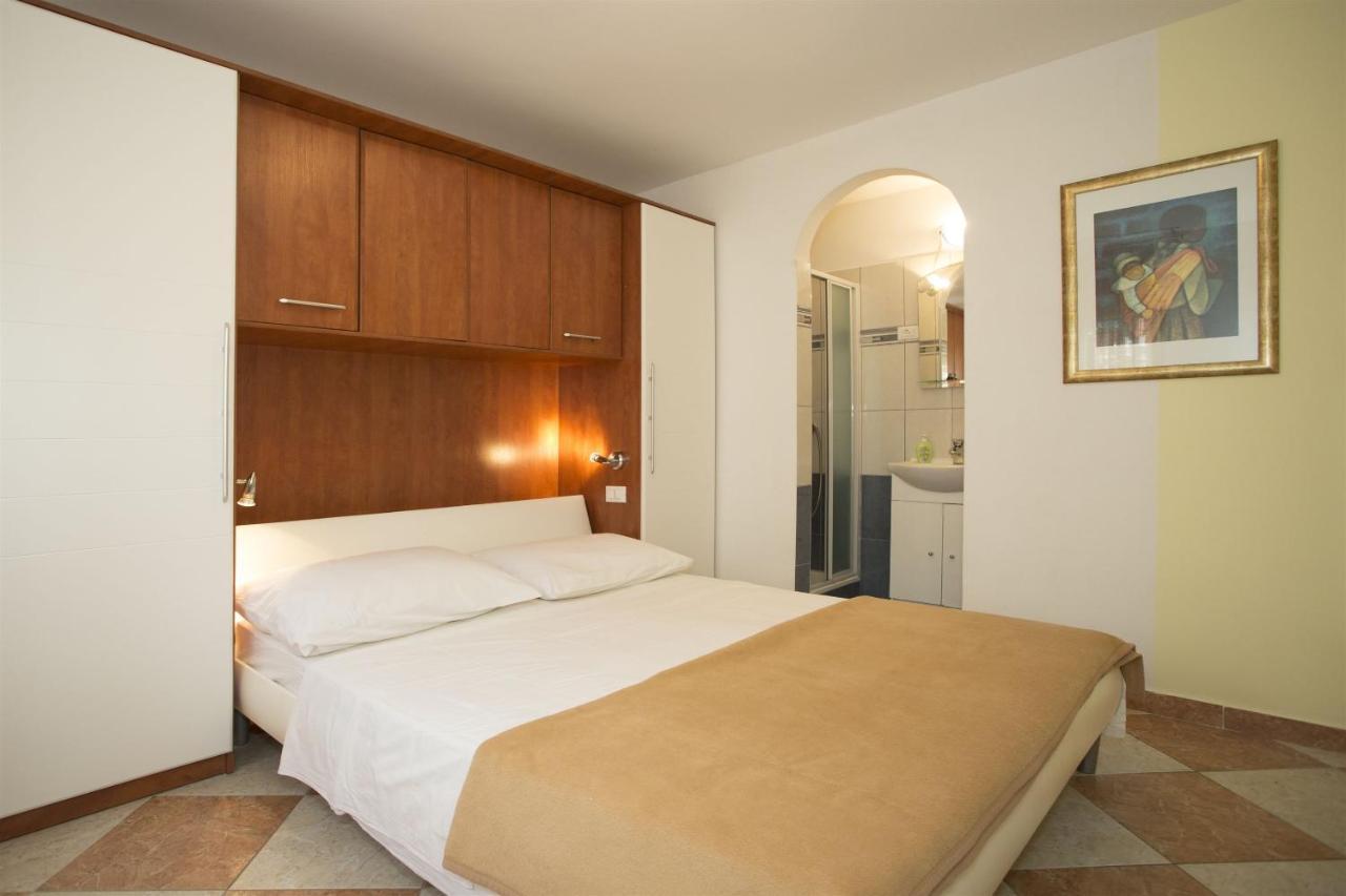 Apartments Gudelj Trogir Buitenkant foto