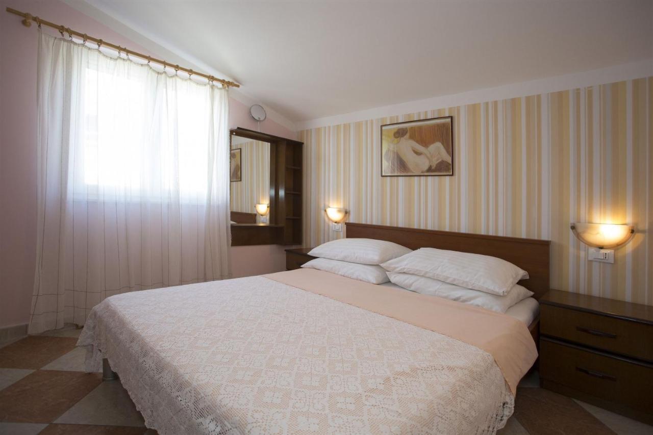 Apartments Gudelj Trogir Buitenkant foto