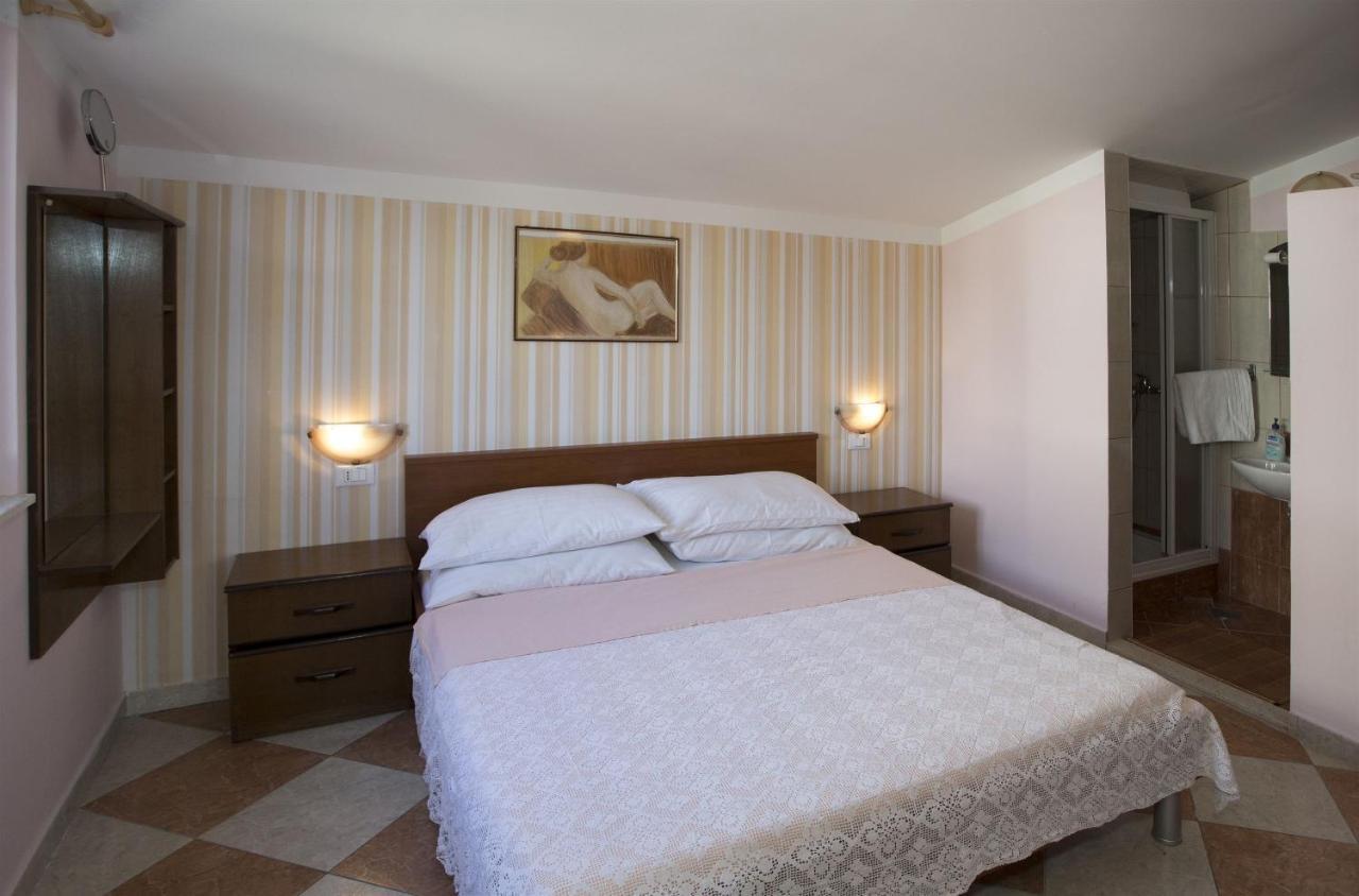Apartments Gudelj Trogir Buitenkant foto